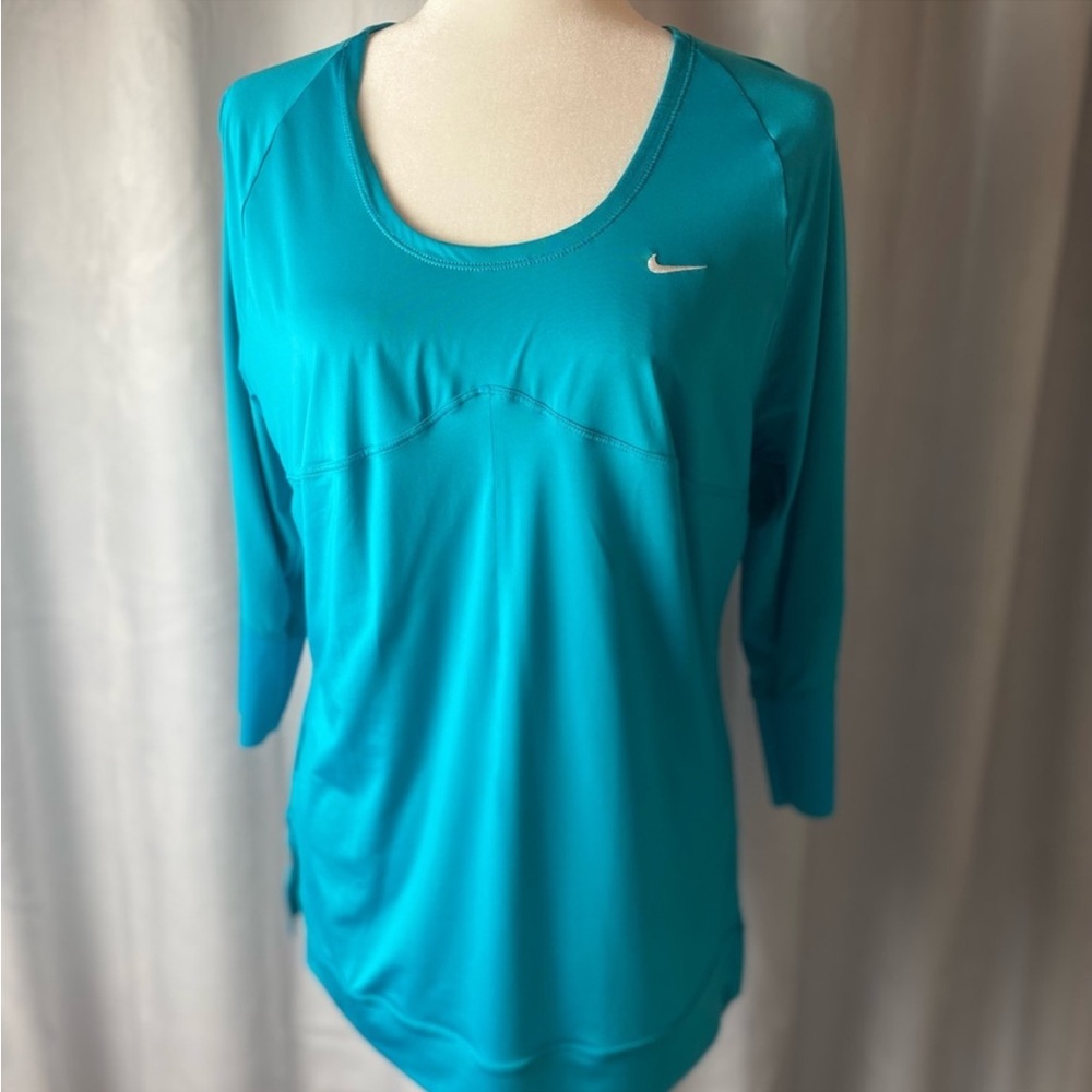 Nike sz Large U neck 3/4 sleeve shirt turquoise